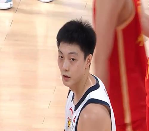 太猛了！胡明軒11分鐘轟17分，廣州隊完全防不住