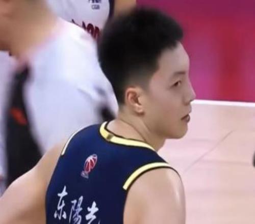 胡明軒21分廣東大勝廣州，晉級八強已是大概率