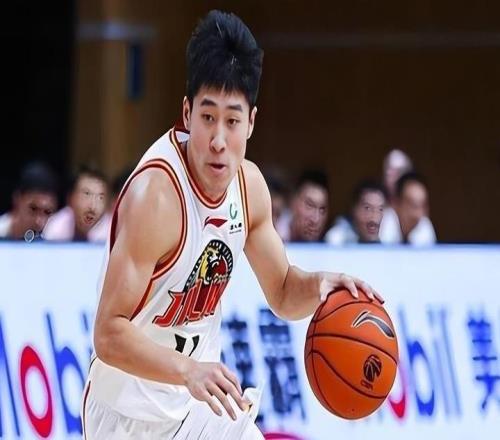 連續3年無緣季后賽，孫軍拼盡全力，姜偉澤卻要走