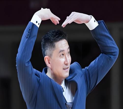贏廣州21分！杜鋒中肯點(diǎn)評(píng)，指出了宏遠(yuǎn)贏球的4大原因