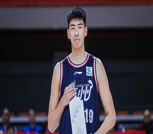 恭喜！中國男籃22歲2米26中鋒下周赴美：3所NCAA名校相中他