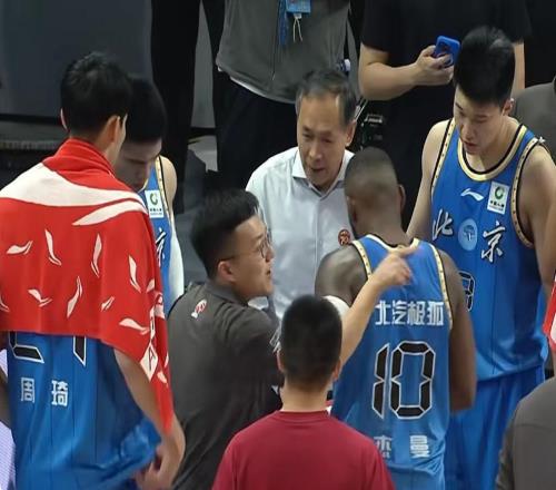 北京男籃8分力克廣東，曾凡博23分周琦5+11，胡明軒13+5徐杰13+4