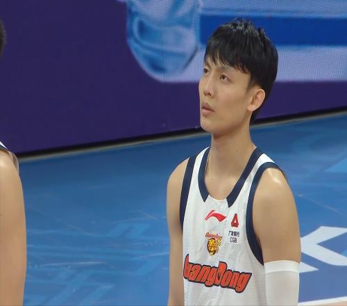 曾凡博23分戰勝胡明軒，周琦11籃板力壓王少杰，三后衛致勝