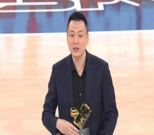 5分小勝，上海男籃先下一城，山東拼到了極致高詩巖15+6延續(xù)狀態(tài)