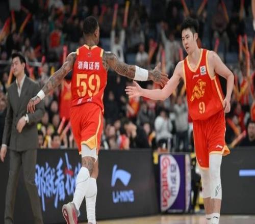 浙江廣廈2分惜敗！季后賽開門黑，布朗35分，胡金秋10分8籃板