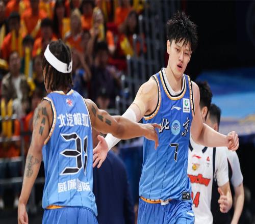 淚目！中國男籃23歲2米06王牌372天復活：轟23分+5記三分沖冠