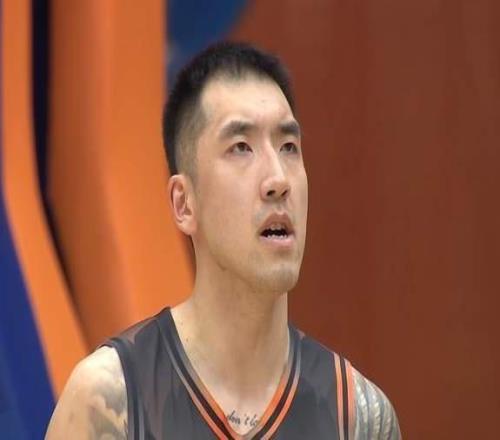 高詩巖+陶漢林合同到期，山東男籃重建4外援全換邱彪完成目標