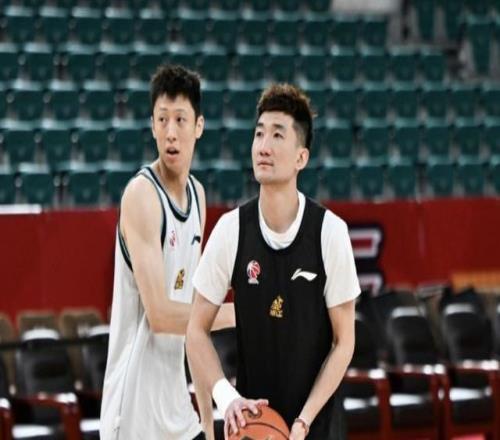 背水一戰迎來復出孫銘徽現身浙江廣廈G2賽前踩場訓練