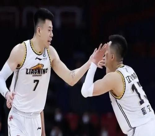 CBA季后賽兩戰爆燃!上海25連勝晉級,廣東絕殺反轉太刺激