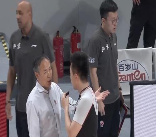 許利民：周琦籃板和防守隊內無可替代希望保持健康沖冠發揮作用
