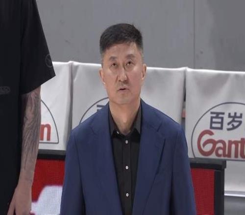 北京男籃逆轉廣東,與上海會師半決賽,周琦18+8,麥基態度消極