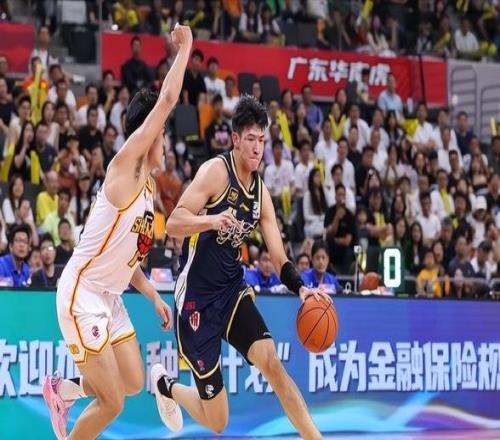 廣東男籃啟程前往北京!杜鋒帶上21歲小將,宏遠老板開出巨額獎金