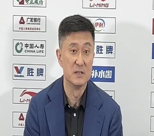 杜鋒：本賽季一路磕磕絆絆很不容易，感謝球員們對教練組的支持