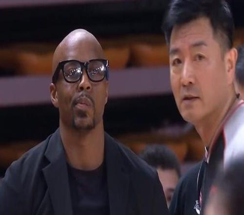 媒體人：有幾支CBA俱樂部對廣州外教米切爾感興趣希望邀請他執教