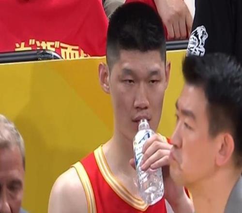 胡金秋受傷虛驚一場！廣廈大勝山西：2比1進半決賽
