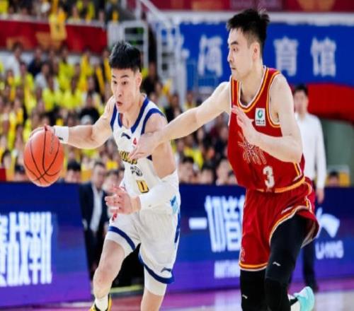 差點弄傷胡金秋！迪亞洛再有危險動作，廣廈男籃大勝晉級