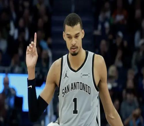 貝弗利：文班是NBA最強(qiáng)球員堪比外星人，我喜歡他的那次肘擊