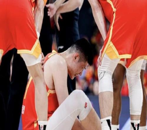 萬幸！廣廈官方：胡金秋膝蓋無大礙，骨頭韌帶都沒大問題