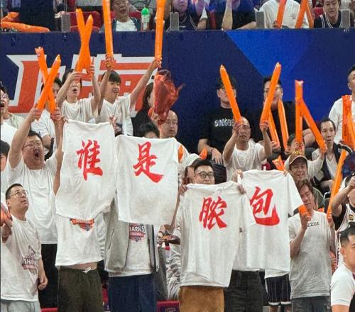 誰是膿包5分憾負上海仍精神勝利！球迷：轉折點就在那次換人