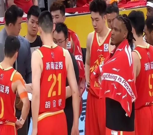 CBA半決賽：深圳9分之差不敵廣廈，輸球原因曝光，3人表現(xiàn)不佳