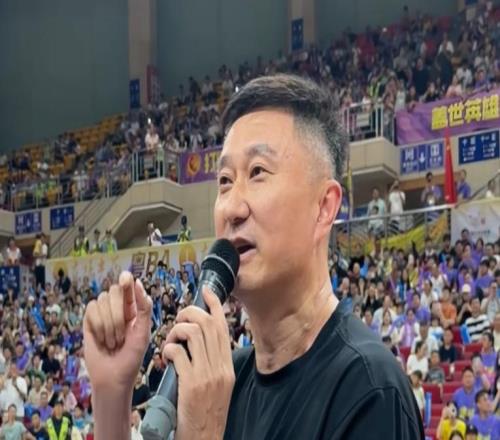 杜鋒再觀戰粵BA！替徐杰轉達對惠州隊喜愛，并與球迷相約大排檔！