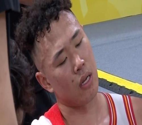末節暫停間歇閉目“累癱”！賀希寧苦戰37分鐘轟18+5無力救主