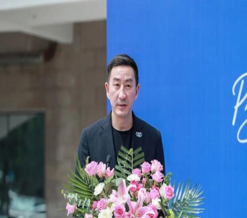 速來圍觀！新球員大巴已就位！