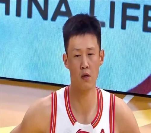 隨著深圳力克廣廈，季后賽亂了！一場連傷4人，周鵬關鍵三分致勝
