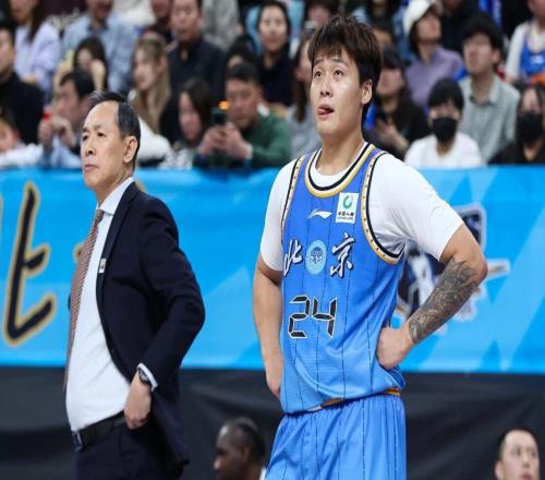 趙睿引北京球迷憤怒山東男籃放棄于德豪廣東后衛張文逸加盟福建
