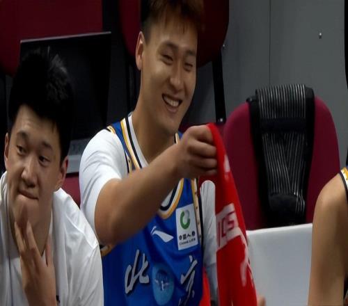 趙睿深夜點贊回懟球迷！周琦也擺爛，3壞消息讓北京失去翻盤希望