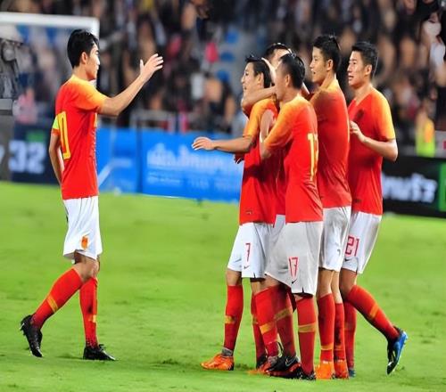 因禍得福！韓鵬迫不得已讓久違鋒霸本輪首發，他卻直接破門爆發