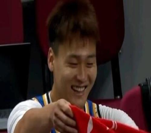 “微笑戰神”趙睿回應球迷不滿：繼續微笑因為生活如此美好