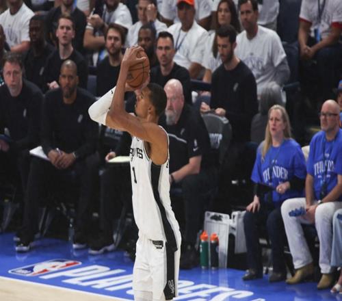 48蓋帽+15三分，文班你太狠了，又創造80年NBA獨一無二的紀錄