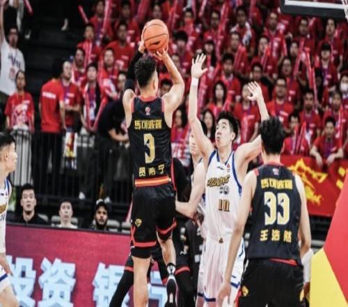 媒體人：深圳8人輪換拼命捍衛主場，首鋼幾位吊兒郎當的明星真該學學