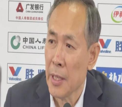 是否會繼續(xù)執(zhí)教北京許利民：兩年合同結(jié)束了，之后聽領(lǐng)導(dǎo)安排