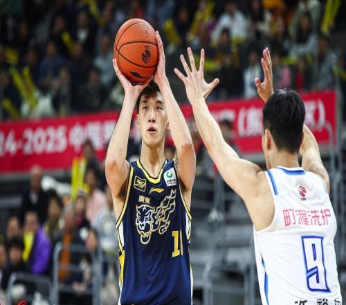 杜鋒猶豫中！26歲后衛(wèi)合同到期，1個技能太吃香，被陳家政搶位置