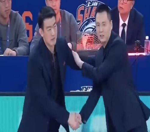 衛(wèi)冕冠軍31淘汰深圳，決賽PK上海，遼籃名宿證明自己的時候到了