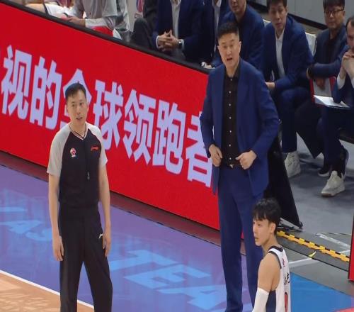 加強版廣東隊！上海五小陣容打崩北京雙塔，杜鋒不用中鋒沒毛病！