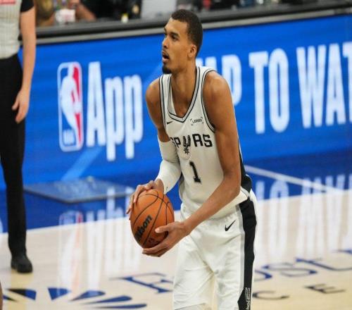 數據漂亮，馬刺隊的文班亞馬與賈巴爾和奧拉朱旺一起載入NBA史冊