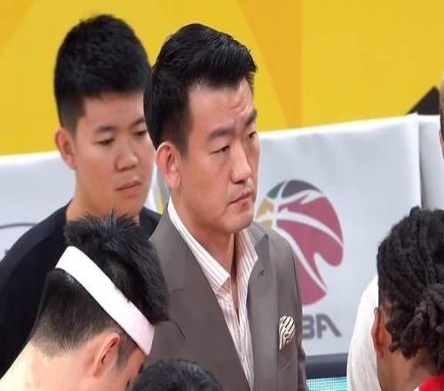 上海男籃先打主場，張鎮麟+內線占優5小陣容奇招洛夫頓沖胡金秋