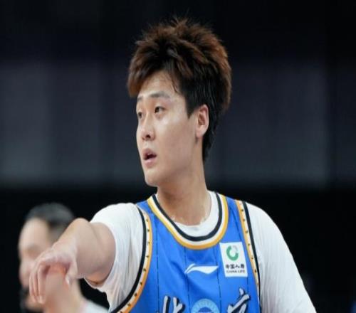 北京男籃動態速遞！趙睿周琦基本敲定留隊，新主教練人選出爐，麥基想要留在北京