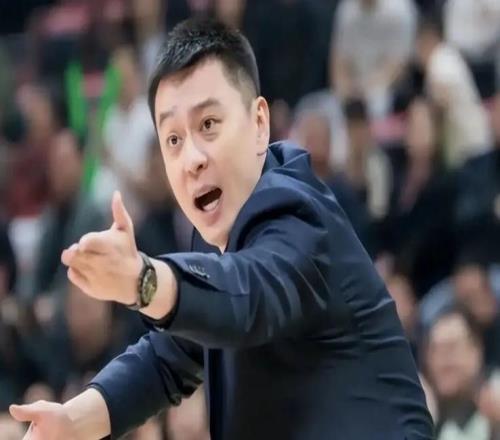 CBA男籃動態速遞！楊鳴已敲定簽約CBA球隊，徐杰抵美特訓，總決賽G1全部采用外籍裁判