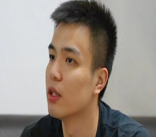 離開廣東宏遠后，他重返清華攻讀碩士，如今已是中山大學男籃教練