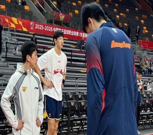 合同到期，赴美特訓，廣東21歲鋒線好樣的，杜鋒還會給他機會嗎