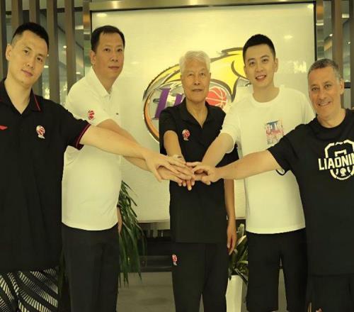 楊鳴為好兄弟站臺！白邊疑云即將揭曉，上海尼克斯能否再下一城