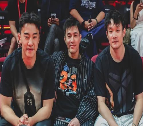 王俊杰回歸，楊瀚森確定重返！中國男籃迎來最強組合，球迷有福了