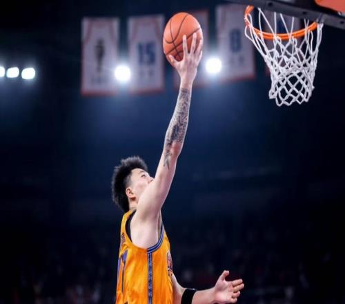CBA總決賽動態速遞！上海罰球糟糕險丟好局，古德溫張鎮麟聯手制造絕殺，布朗賽后暴怒踢墻