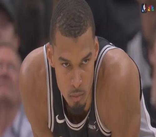 來了！NBA正式宣布！追加馬刺中鋒惡意犯規