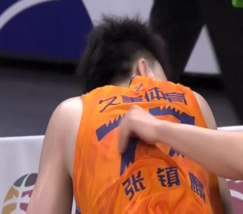 上海G2絕殺廣廈奪冠式慶祝，盧偉抱古德溫，張鎮麟累壞，布朗沮喪