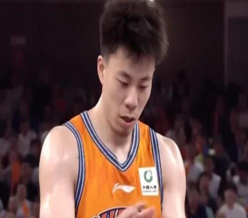 得虧有古德溫,盧偉G2險些背鍋!下張鎮麟引防守崩盤,決策該果斷